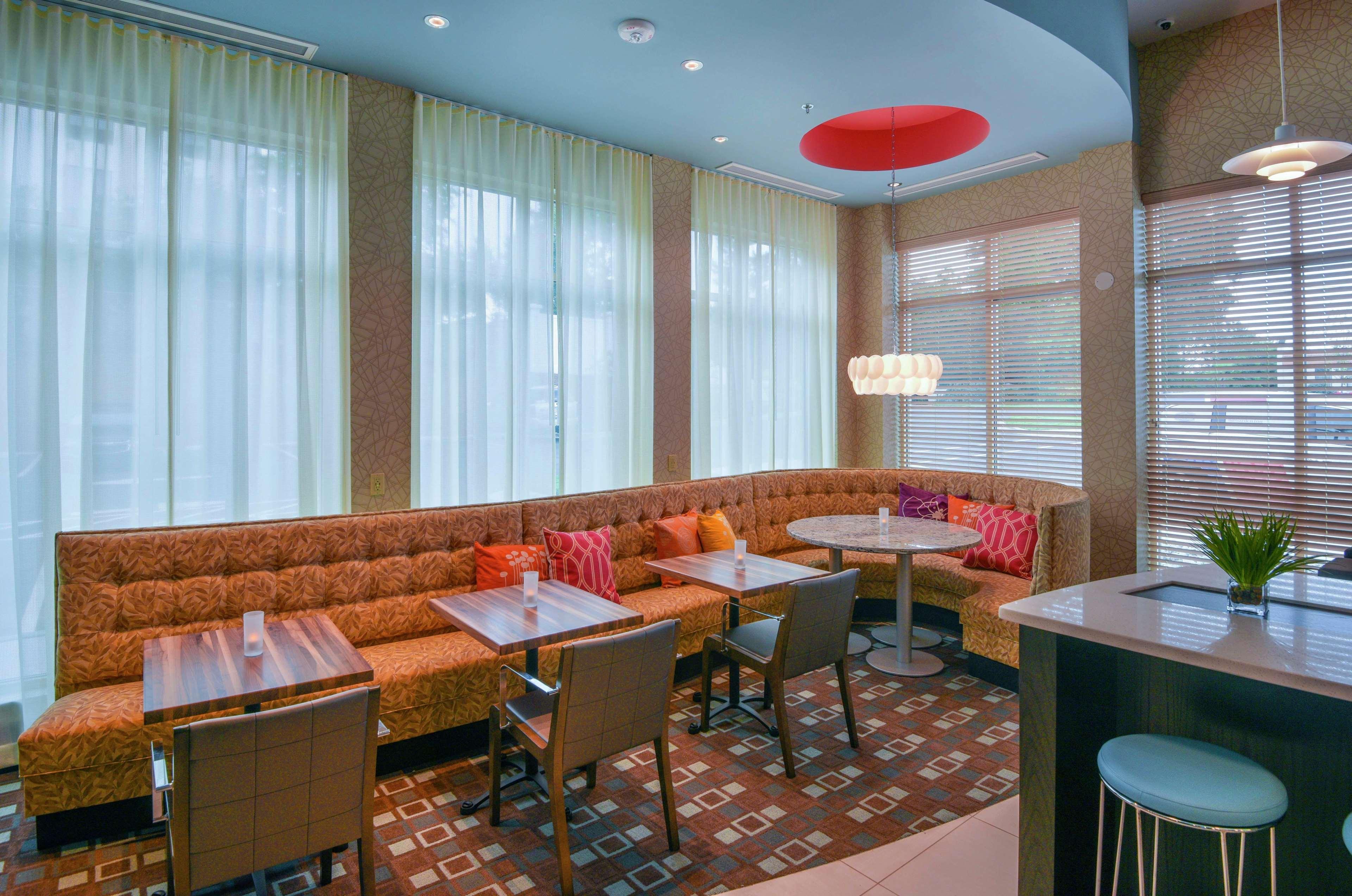 Hilton Garden Inn Raleigh/Crabtree Valley Kültér fotó