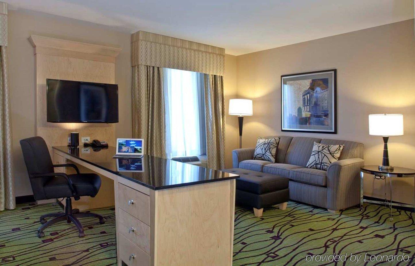 Hilton Garden Inn Raleigh/Crabtree Valley Kültér fotó